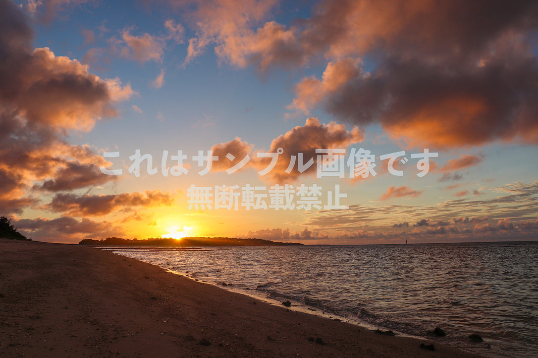 日の出と浜辺_1