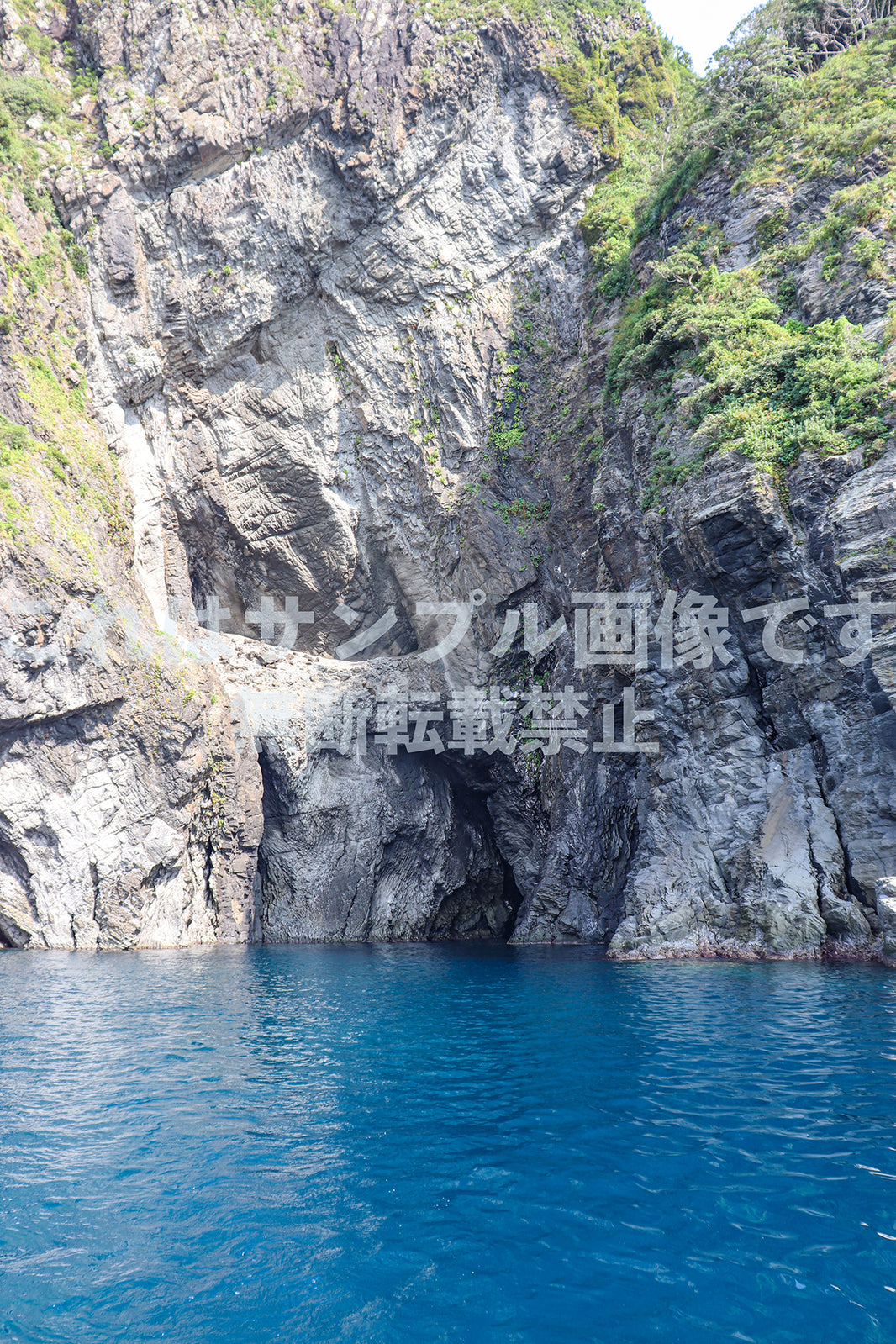 洞窟と海_5