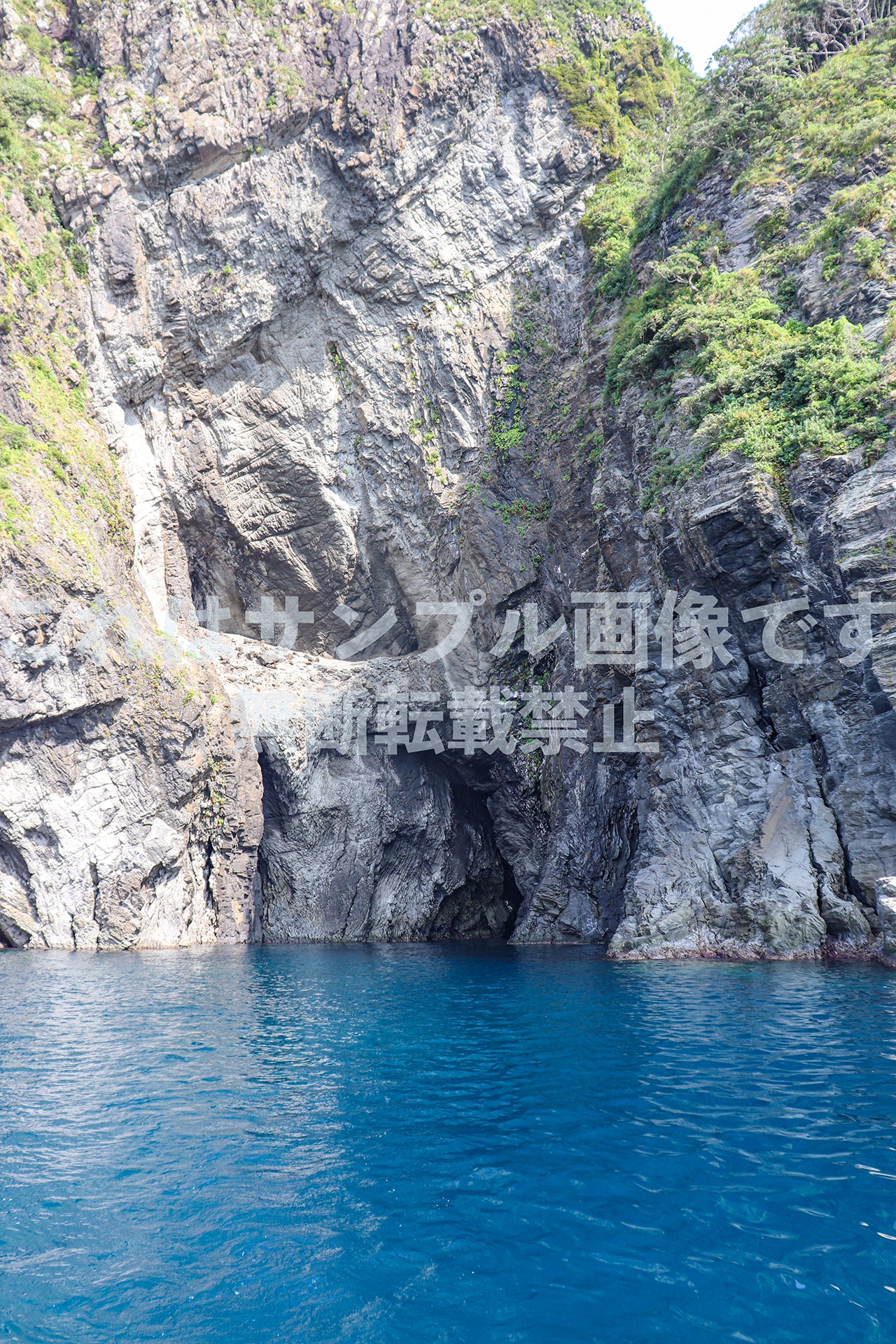洞窟と海_5